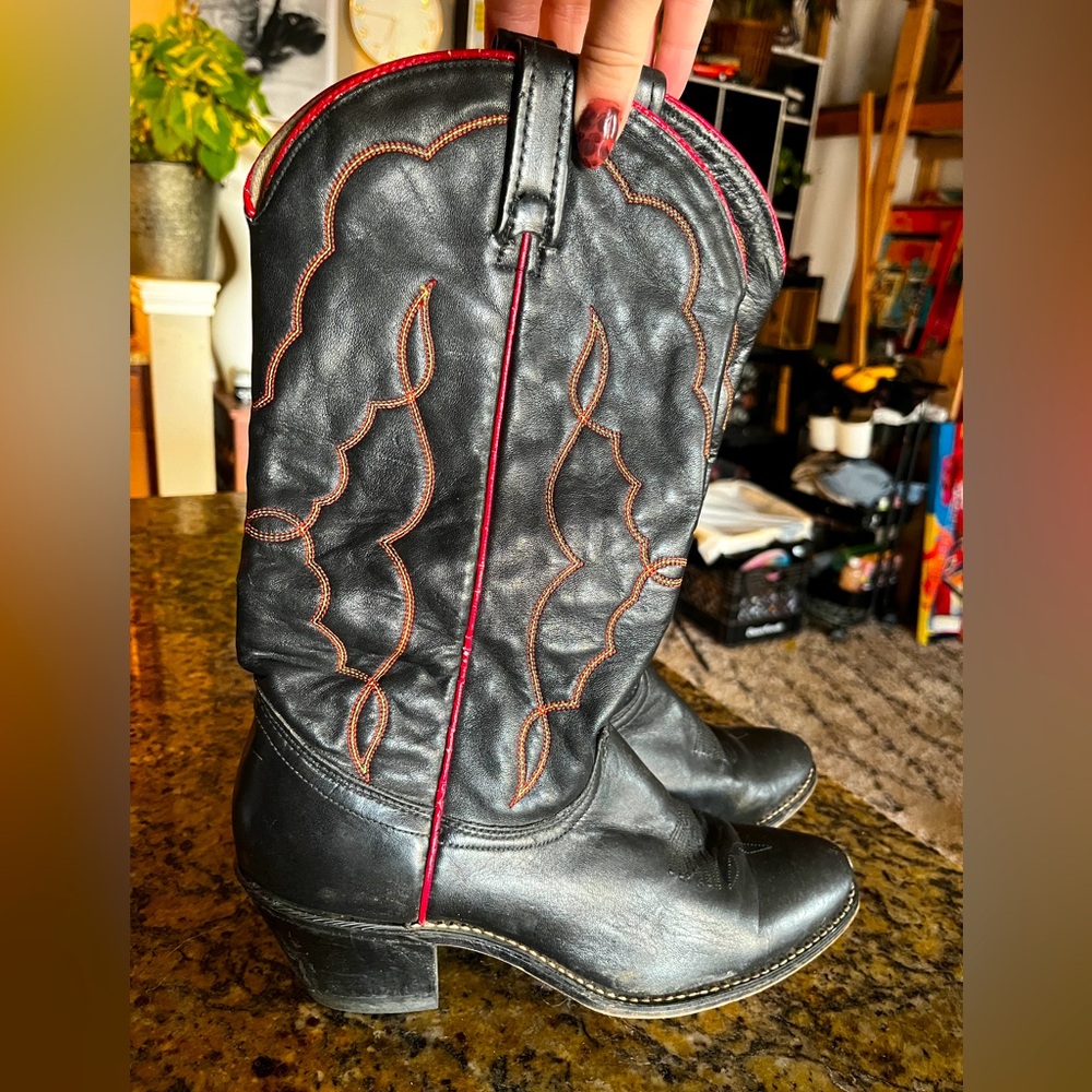 BLACK COWGIRL BOOTS SIZE 7.5